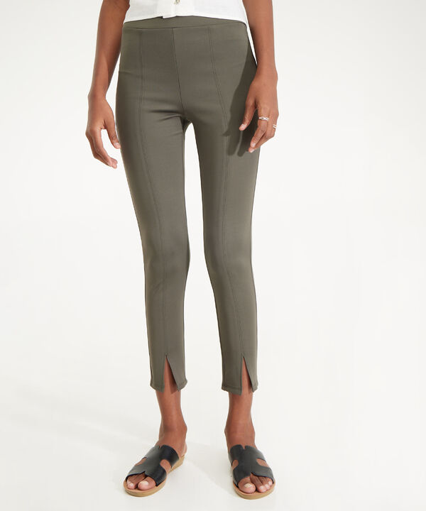 Leggings Unicolor Con Corte En Frente Y Abertura En Bota image number null