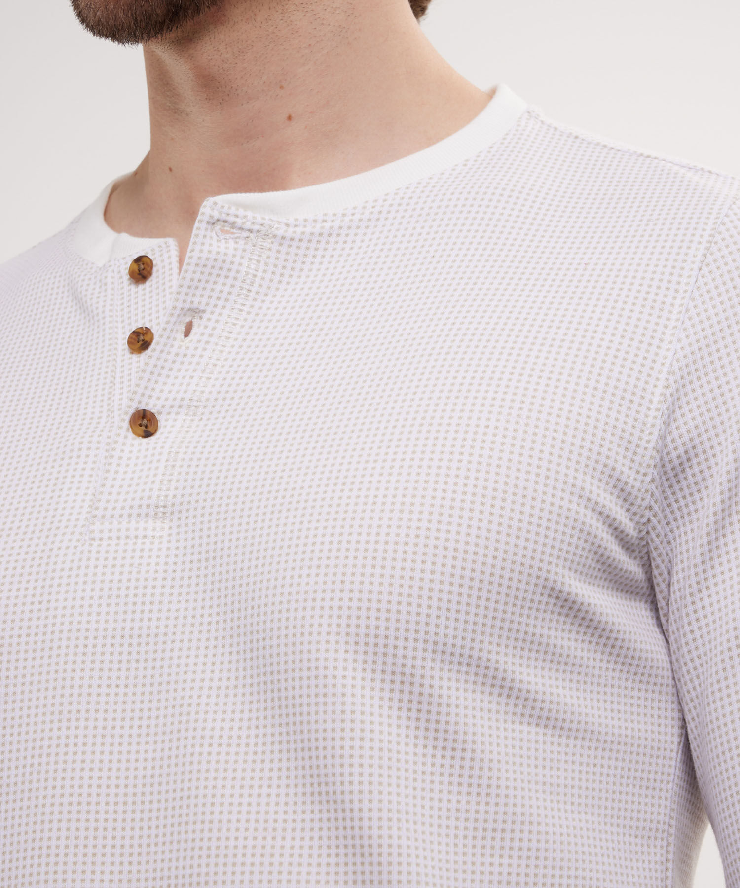 Camiseta Unicolor Manga Larga, Cuello Henley Con Botonadura, Jardin Grunge Linea Moda