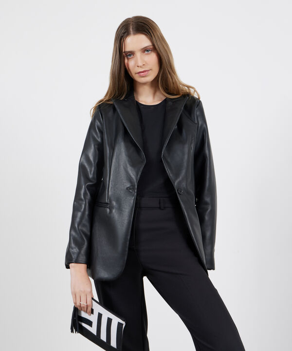 Blazer En Pu Manga Larga Con Boton En Frente image number null